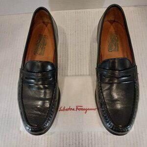 SALVATORE FERRAGAMO women's size 9 B black loafer.